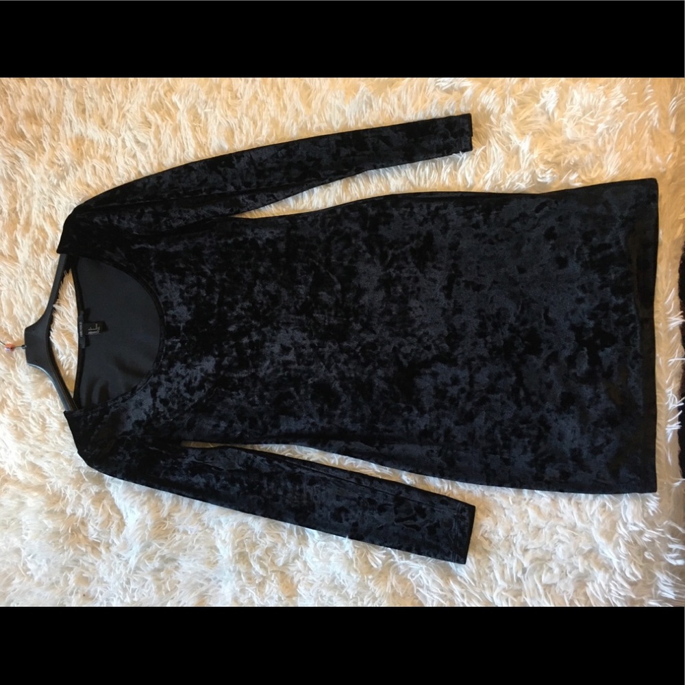 𝗕𝗹𝗮𝗰𝗸 𝗩𝗲𝗹𝘃𝗲𝘁 𝗠𝗶𝗻𝗶 𝗗𝗿𝗲𝘀𝘀